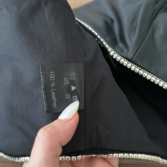 BLACK LEATHER CROPPED TOP - Picture 6 of 6